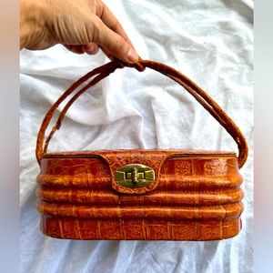 Vintage Purse 1960s Genuine Aligator Skin. Extremely rare trunk style clutch.